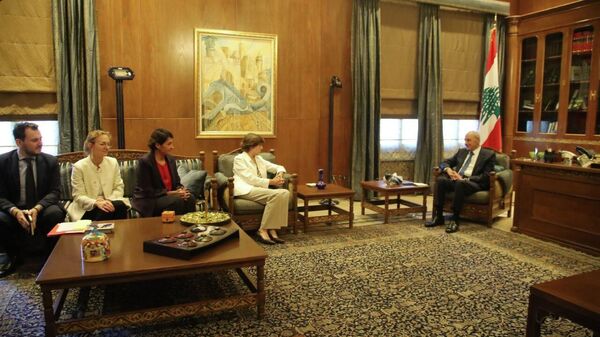 وزيرة الخارجية الفرنسية كاترين كولونا خلال اللقاء مع رئيس البرلمان اللبناني نبيه بري في بيروت، لبنان 14 أكتوبر 2022 - سبوتنيك عربي