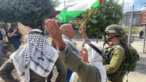 الجيش الإسرائيلي يقمع مسيرة لكسر الحصار على مدينة نابلس شمال الضفة الغربية - سبوتنيك عربي