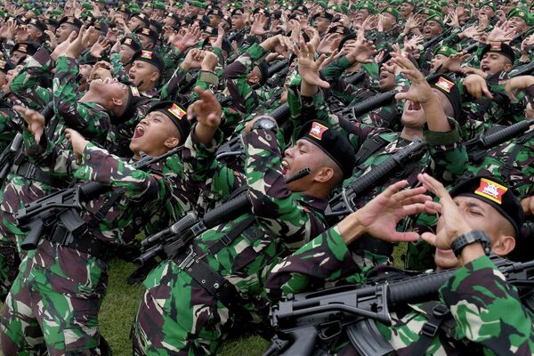 جنود إندونيسيون يشاركون في تمرين أمني استعدادًا لقمة مجموعة العشرين، في دينباسار في جزيرة بالي الإندونيسية، إندونيسيا 26 أكتوبر 2022. - سبوتنيك عربي
