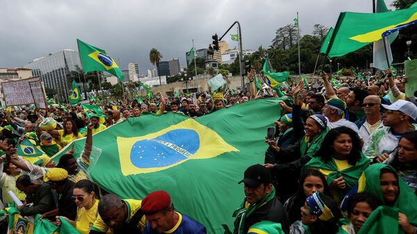 أنصاره الرئيس البرازيلي المنتهية ولايته جايير بولسونارو يغلقون الشوارع، البرازيل ،  2 نوفمبر 2022 - سبوتنيك عربي