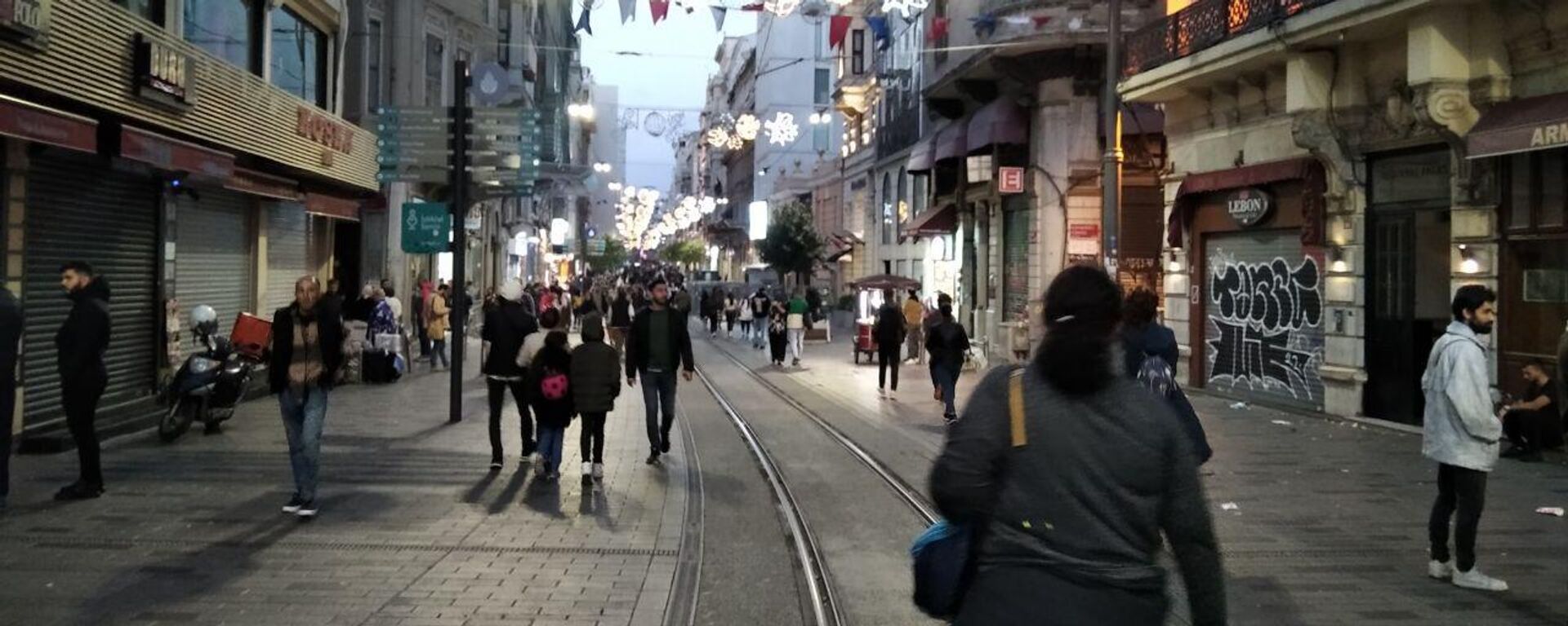 شارع الاستقلال في إسطنبول بعد الانفجار بتاريخ 13 نوفمبر  - سبوتنيك عربي, 1920, 13.11.2022