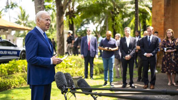 يتحدث الرئيس جو بايدن إلى الصحفيين بعد اجتماع قادة مجموعة السبع وحلف شمال الأطلسي في بالي، إندونيسيا 16 نوفمبر 2022. - سبوتنيك عربي