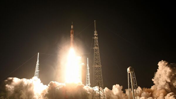 الصاروخ القمري آرتيمس-1 غير المأهول ينطلق من منصة الإطلاق 39B في مركز كينيدي للفضاء التابع لوكالة ناسا في كيب كانافيرال، فلوريدا، 16 نوفمبر/ تشرين الثاني 2022 - سبوتنيك عربي