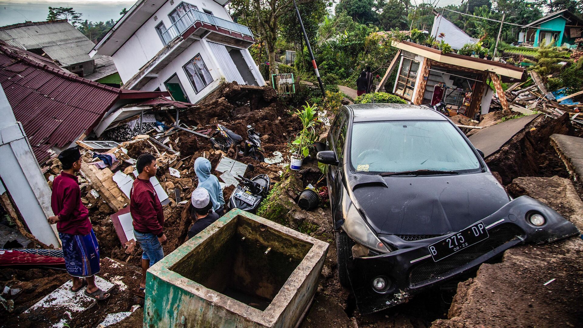 تداعيات زلزال بقوة 5.6 درجة أدى إلى مقتل ما لا يقل عن 162 شخصًا وإصابة المئات وفقد آخرين في سيانجور، إندونيسيا في 22 نوفمبر 2022. - سبوتنيك عربي, 1920, 25.11.2022