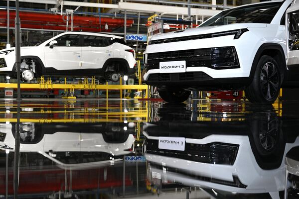 عرض سيارة موسكفيتش في مصنع موسكو للسيارات موسكفيتش، روسيا 23 نوفمبر 2022 - سبوتنيك عربي