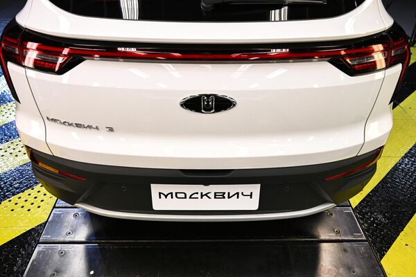 عرض سيارة موسكفيتش في مصنع موسكو للسيارات موسكفيتش، روسيا 23 نوفمبر 2022 - سبوتنيك عربي