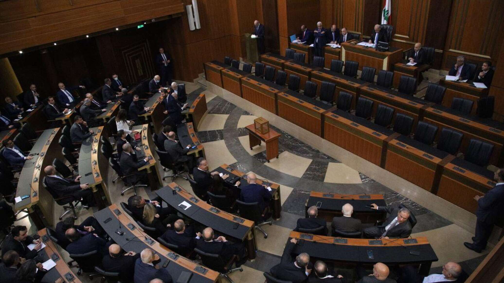 نائب لبناني: إعادة انتظام الحياة العامة تبدأ من انتخاب رئيس للجمهورية وتشكيل حكومة