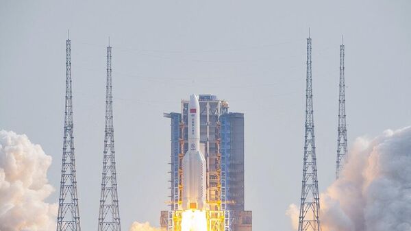 انطلاق صاروخ لونغ مارش 5 ب الذي يحمل وحدة مينغشيان العلمية الصينية، الوحدة النهائية لمحطة تيانغونغ الفضائية، من مركز وينتشانغ في مقاطعة هاينان جنوب الصين، 31 أكتوبر/ تشرين الأول 2022 - سبوتنيك عربي