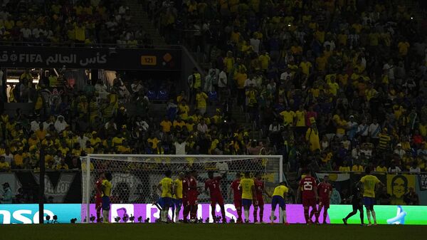 مباراة البرازيل وسويسرا في الجولة الثانية من مجموعات بطولة كأس العالم 2022، تشهد انقطاع التيار الكهربائي - سبوتنيك عربي