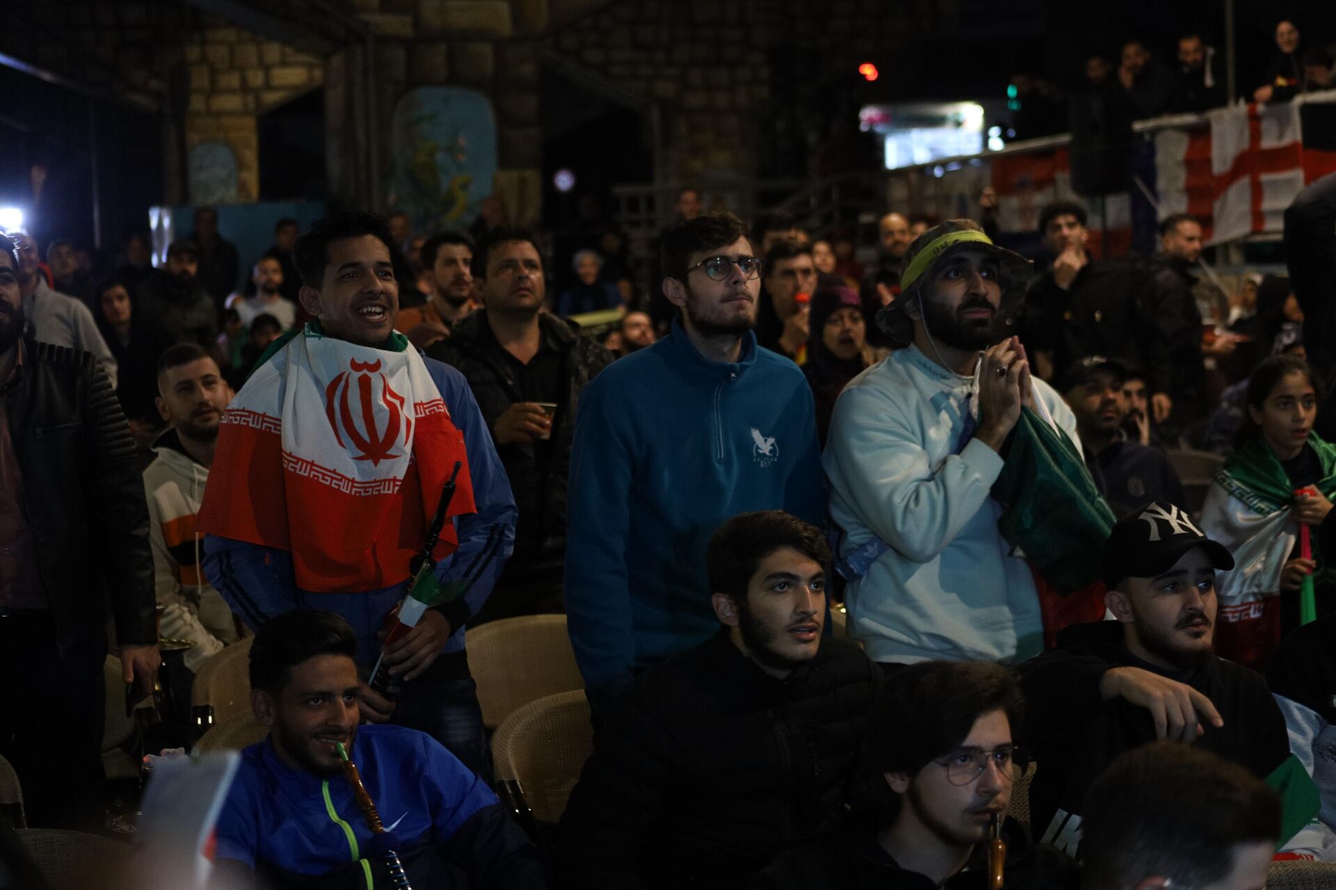 مشجعون لبنانيون يواكبون مباراة إيران وأمريكا بشغف كبير - سبوتنيك عربي, 1920, 30.11.2022