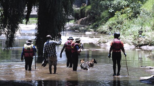مصرع 14 شخصا جراء فيضان نهر جوسكي في جنوب أفريقيا، 4 ديسمبر 2022 - سبوتنيك عربي
