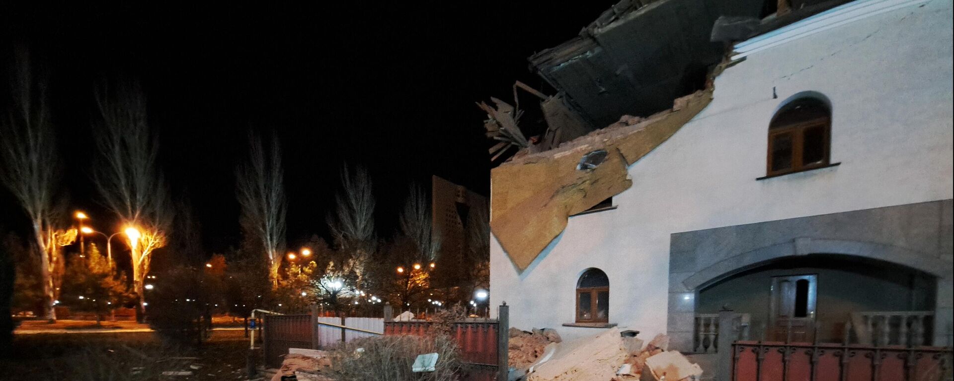نتائج القصف الليلي من قبل القوات المسلحة الأوكرانية لمدينة دونيتسك - سبوتنيك عربي, 1920, 01.04.2023