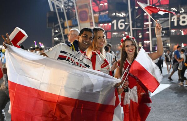 مشجعات المنتخب البولندي قبل انطلاق مباراة دور المجموعات لكأس العالم بين بولندا والأرجنتين. - سبوتنيك عربي