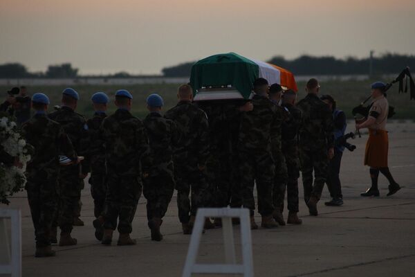 بمراسم رسمية في بيروت... جثمان الجندي الأيرلندي يعود إلى بلاده - سبوتنيك عربي