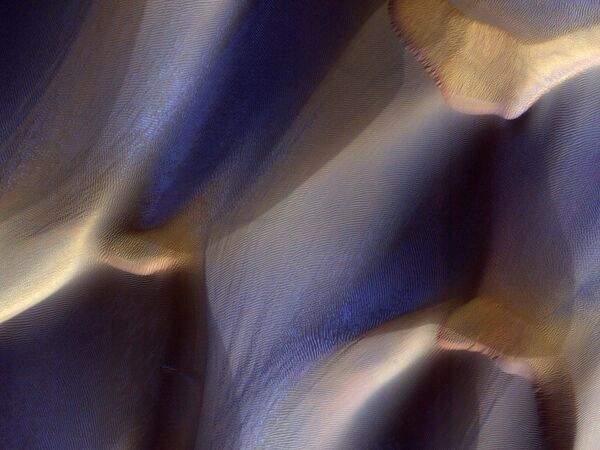 منظر للسطح المغطى بالجليد لكوكب المريخ - سبوتنيك عربي
