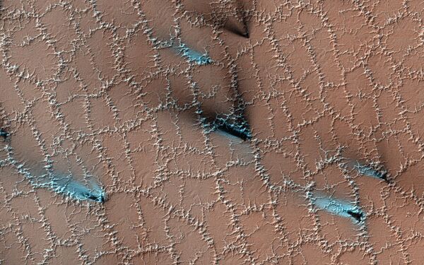 منظر للسطح المغطى بالجليد لكوكب المريخ - سبوتنيك عربي