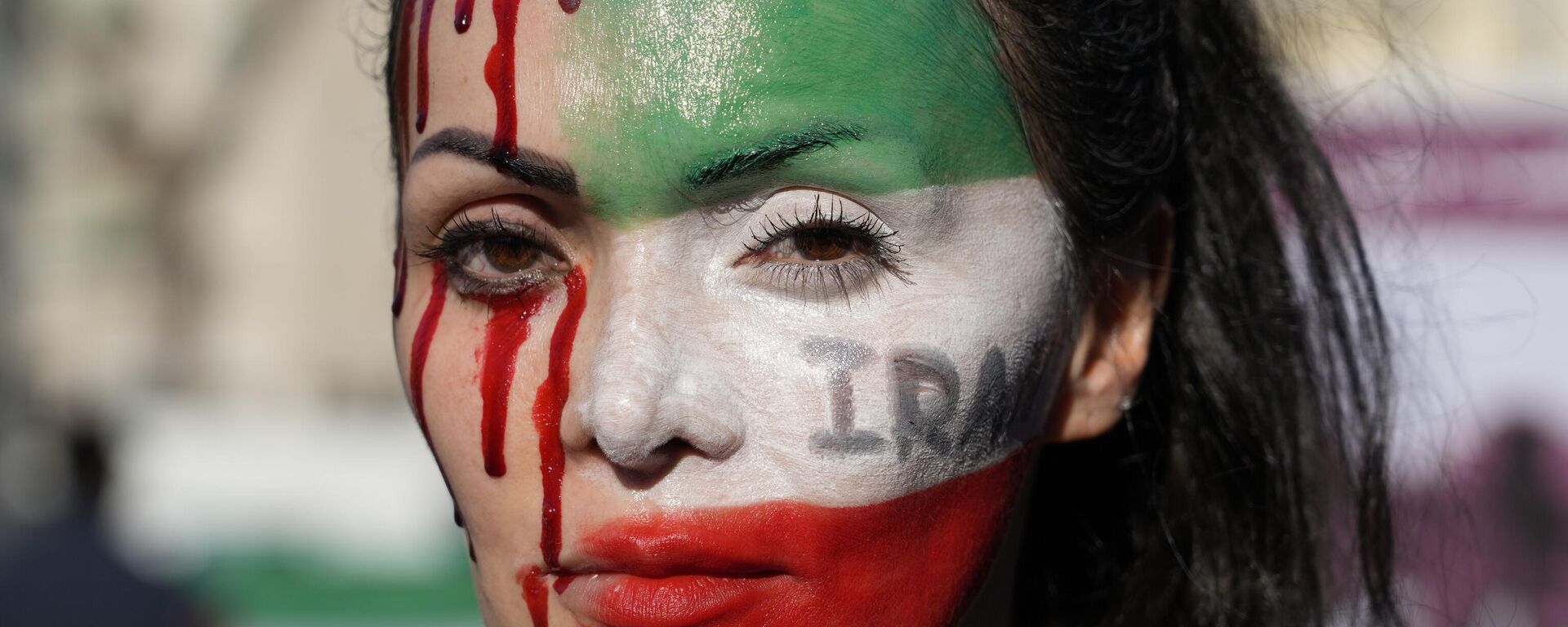 امرأة مرسومة على وجهها خلال احتجاج على وفاة مهسا أميني، وهي امرأة توفيت أثناء احتجازها لدى الشرطة في إيران، خلال تجمع حاشد في وسط روما، 29 أكتوبر  2022 - سبوتنيك عربي, 1920, 04.01.2023