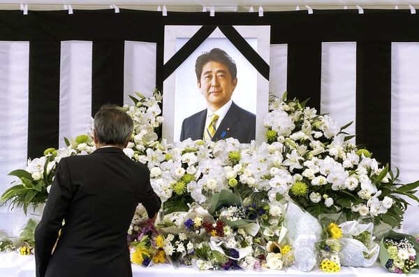  الجنازة الرسمية لرئيس الوزراء الياباني السابق شينزو آبي في طوكيو، 27 سبتمبر 2022 - سبوتنيك عربي