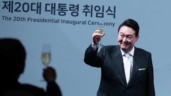 رئيس كوريا الجنوبية يون سوك يول في حفل عشاء افتتاحي في فندق في سيئول في 10 مايو 2022. - سبوتنيك عربي
