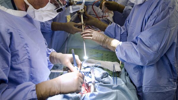 عملية جراحية لاستئصال ورم سرطاني - سبوتنيك عربي