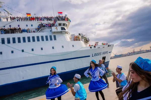 A maior biblioteca flutuante chega ao porto egípcio de Port Said - Sputnik Arabic