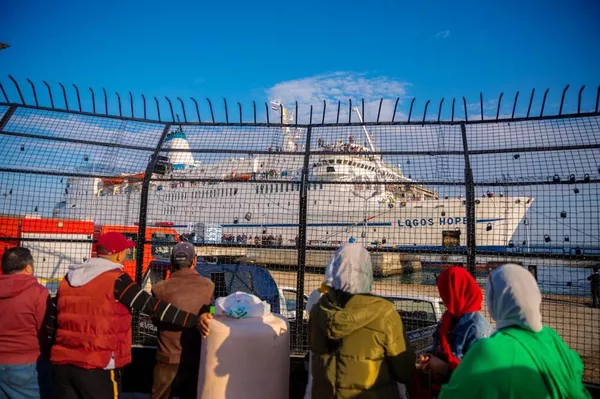 A maior biblioteca flutuante chega ao porto egípcio de Port Said - Sputnik Arabic