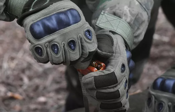 مقاتل روسي من كتيبة بافل سودوبلاتوف في ساحة تدريب للمتطوعين في مقاطعة زابوروجيه، العملية العسكرية الخاصة، روسيا - سبوتنيك عربي