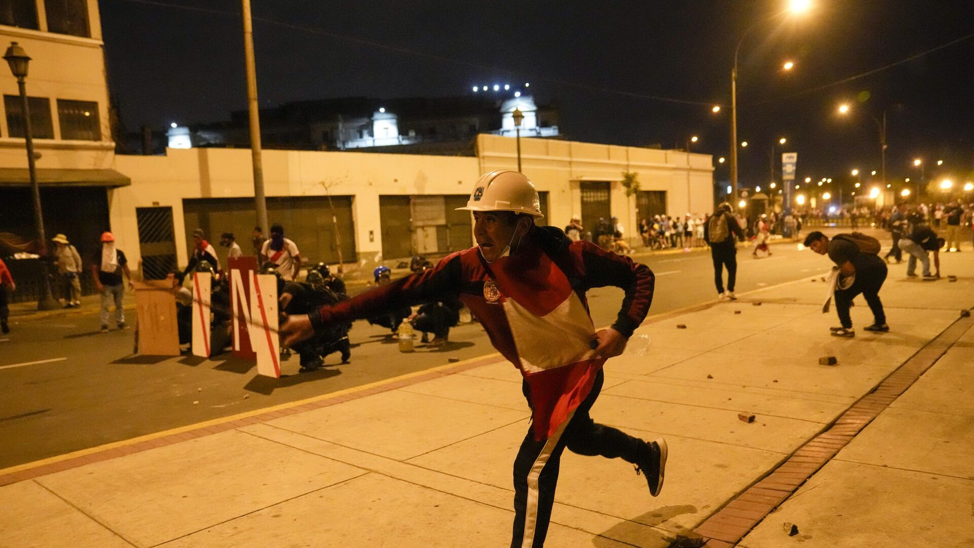 احتجاجات مناهضة للحكومة في وسط مدينة ليما، بيرو، 19 يناير 2023. - سبوتنيك عربي, 1920, 24.01.2023