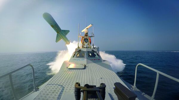 Запуск ракеты с судна во время военно-морских учений Ирана в Персидском заливе - سبوتنيك عربي