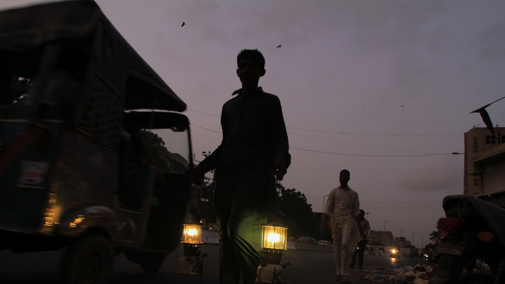 صورة أرشيفية لانقطاع التيار الكهربائي في باكستان 2011 - سبوتنيك عربي, 1920, 23.01.2023