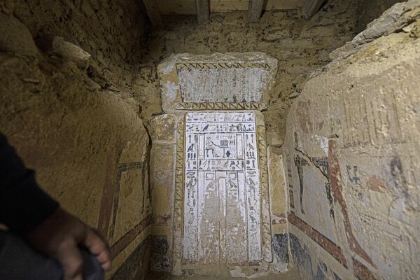 صورة تظهر منظرًا داخل المقبرة المكتشفة مؤخرًا في موقع سقارة الأثري، جنوب القاهرة، مصر 26 يناير 2023. - سبوتنيك عربي