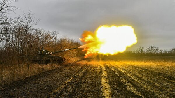 Боевая работа танка Т-72 в южном секторе в ходе специальной военной операции - سبوتنيك عربي