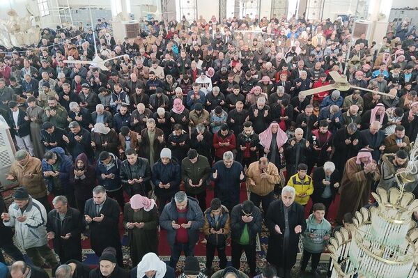 سكان عاصمة القمح السوري يؤدون الصلوات والطقوس طلبا للمطر - سبوتنيك عربي