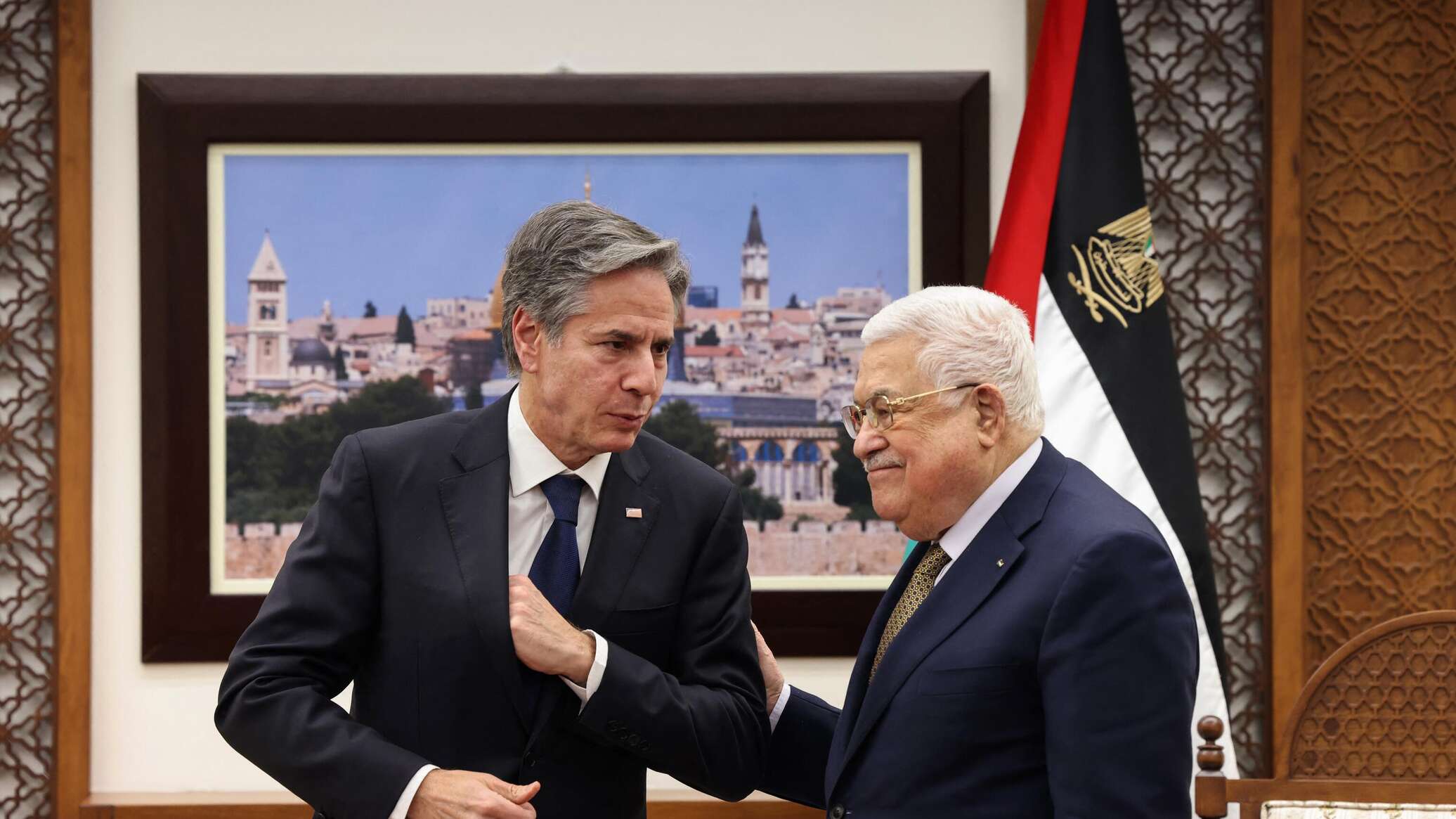 عباس يلتقي بوزير الخارجية الأمريكي في العاصمة الأردنية عمان