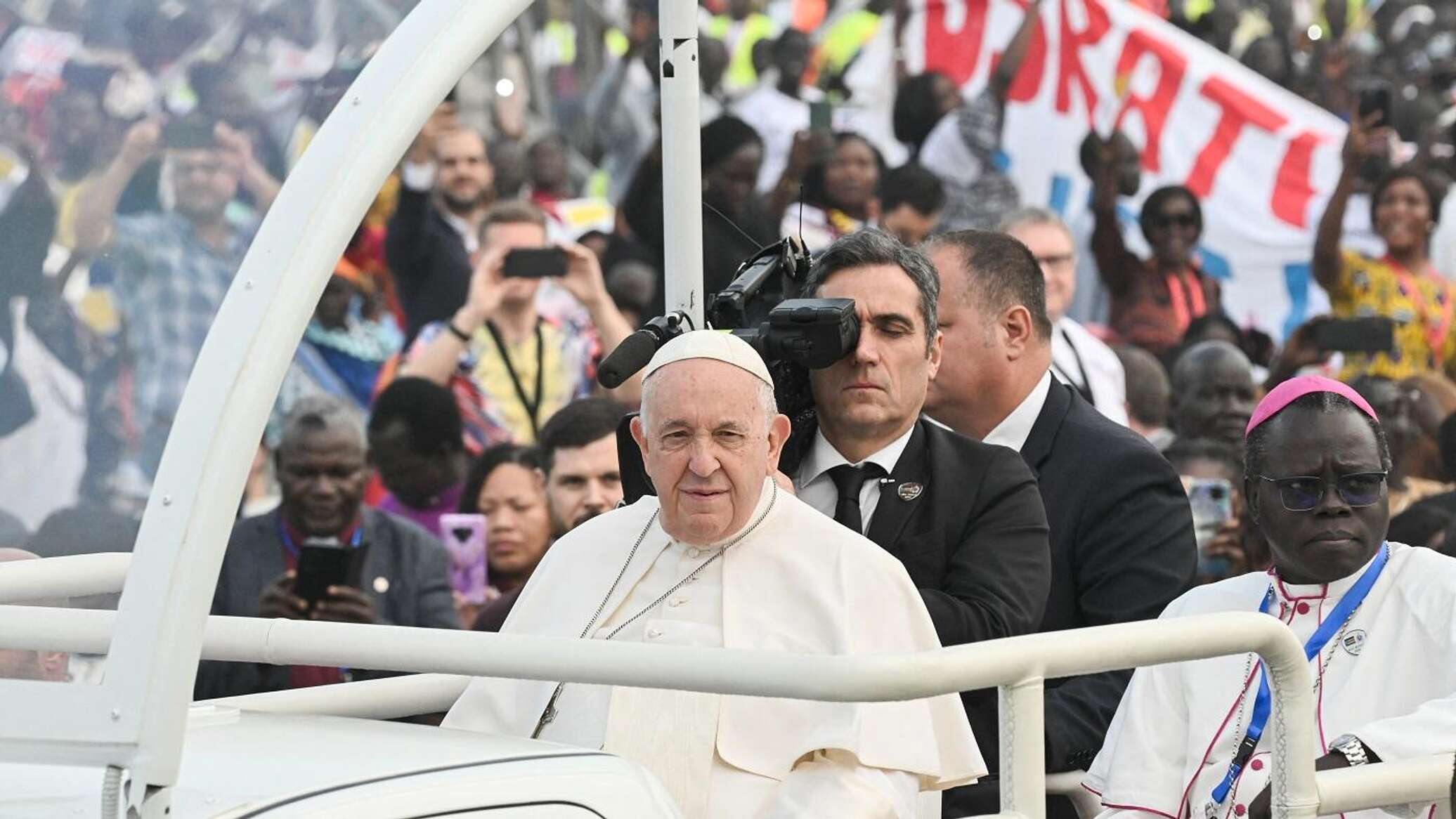 بابا الفاتيكان يشرع زواج المثليين رسميا