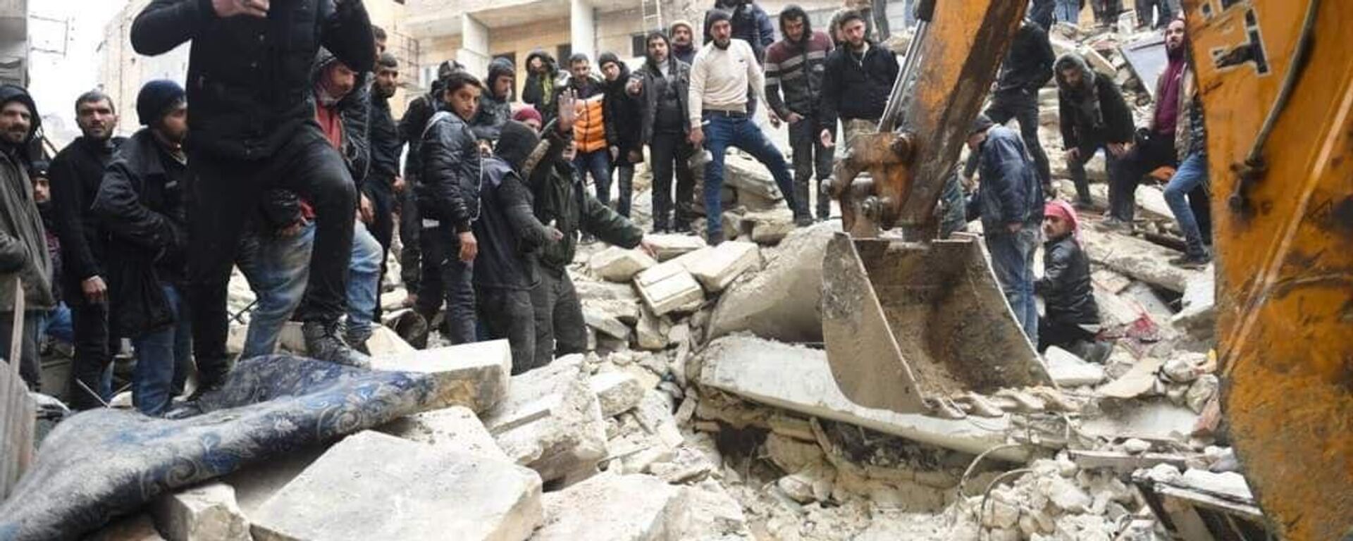 إزالة الأنقاض والبحث عن ضحايا الزلزال في حلب - سبوتنيك عربي, 1920, 08.02.2023