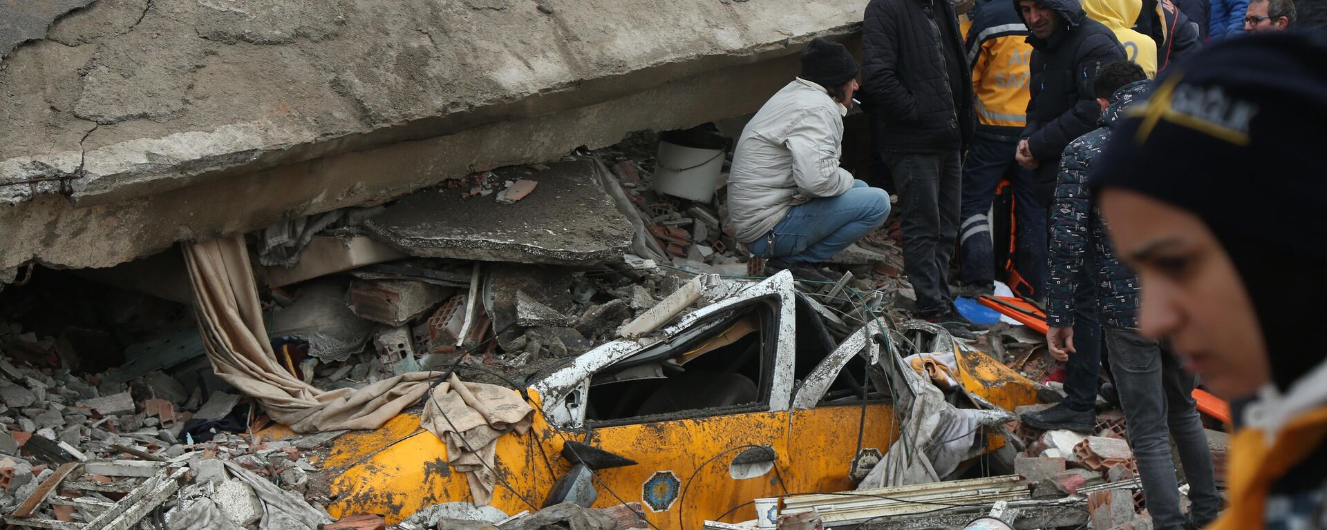 طواقم الإنقاذ التركية تبحث عن ضحايا زلزال قوي ضرب ديار بكر  فجر اليوم، تركيا - سبوتنيك عربي, 1920, 07.02.2023