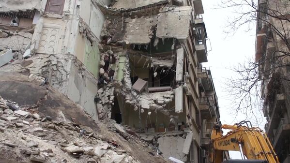 عسكريون روس يساعدون في إزالة آثار الزلزال المدمر في سوريا - سبوتنيك عربي