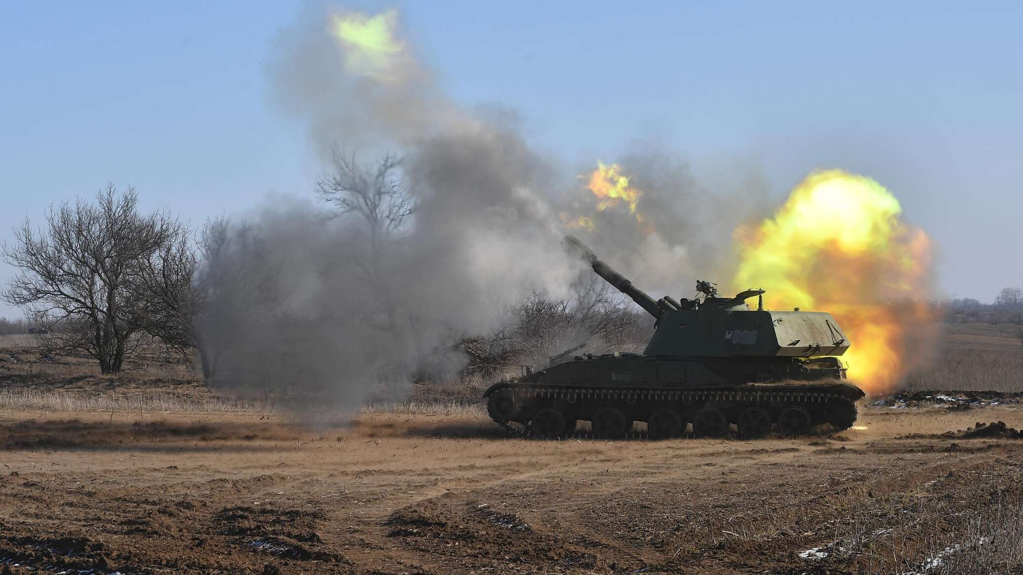المدفعية الروسية تضرب تجمعا لقوات المشاة الأوكرانية ومستودعاتها قرب سوليدار