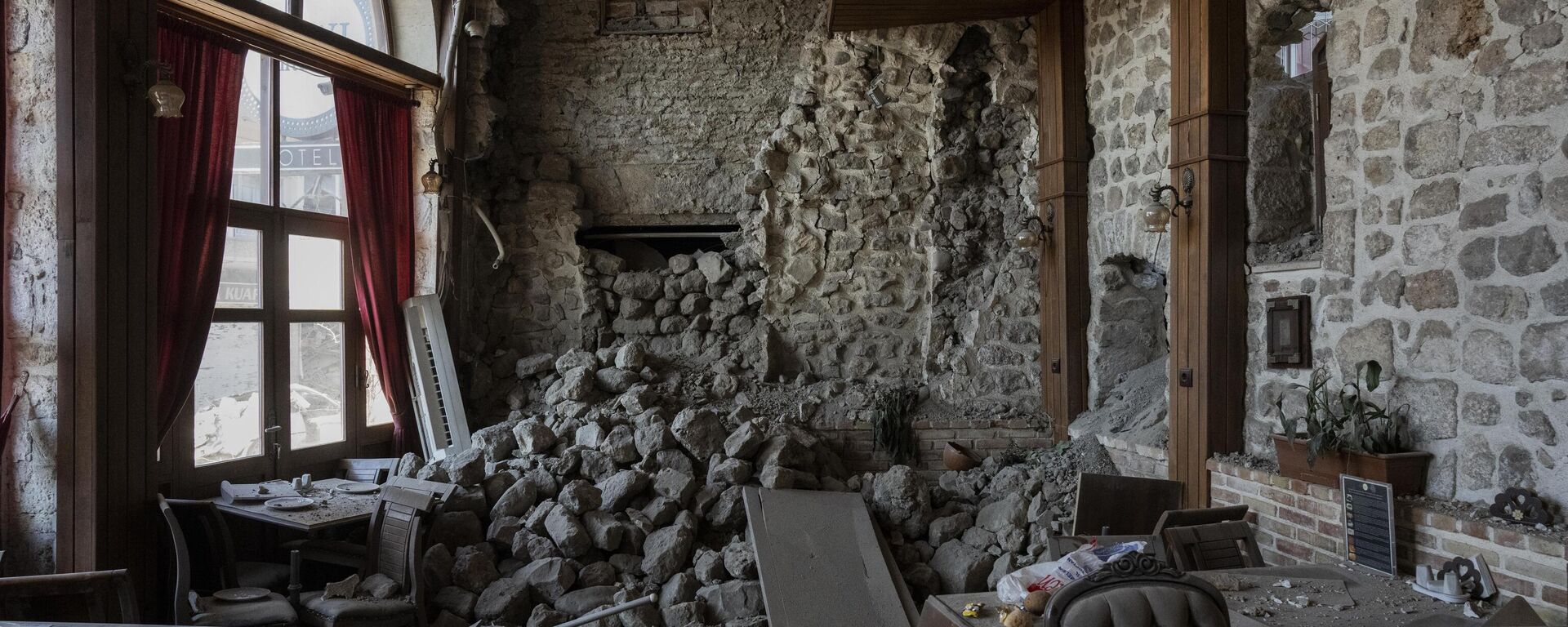 منظر لقاعة فندق دمر خلال زلزال ضرب أنطاكيا، جنوب شرق تركيا، يوم 13 فبراير 2023. - سبوتنيك عربي, 1920, 02.03.2023
