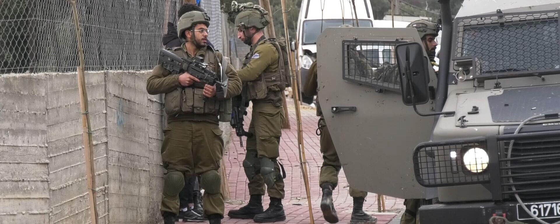 الجيش الإسرائيلي ينسف منزل فلسطيني في الخليل ويشرع في حملة اعتقالات - سبوتنيك عربي, 1920, 31.01.2024