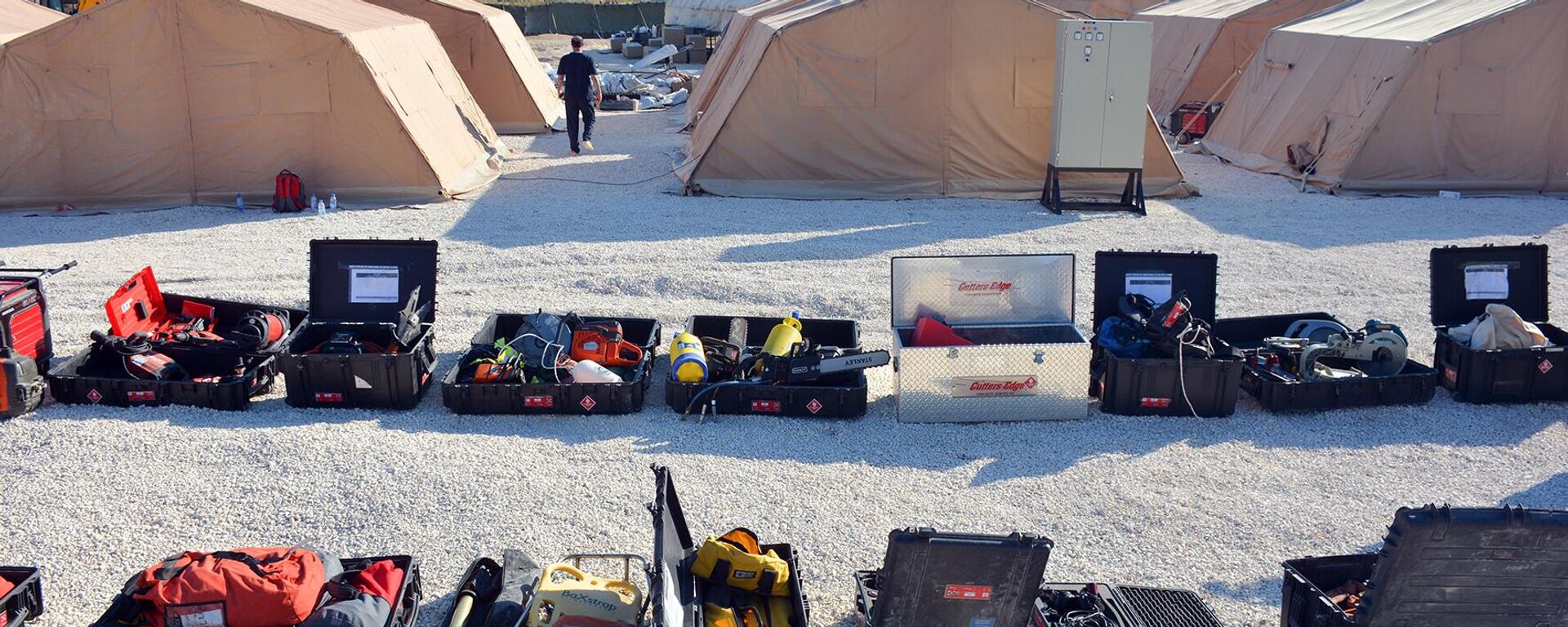 فريق الانقاذ الإماراتي يقدم معدات حديثة للدفاع المدني السوري دعما لاستجابته خلال الكوارث - سبوتنيك عربي, 1920, 16.02.2023