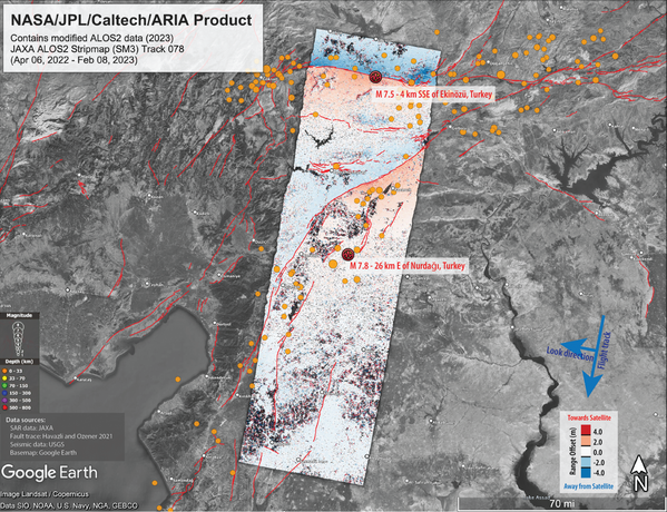 صورة من الأقمار الصناعية توضح حركة  الأرض باتجاه (اللون الأحمر) والابتعاد عن موقها الأساسي (اللون الأزرق) بعد حدوث زلزال تركيا وسوريا. الصور قدمها: مختبر الدفع النفاث التابع لوكالة &quot;ناسا&quot;، مع بيانات &quot;ألوس-2&quot; (ALOS-2) المقدمة إلى وكالة استكشاف الفضاء اليابانية &quot;جاكسا&quot; - سبوتنيك عربي