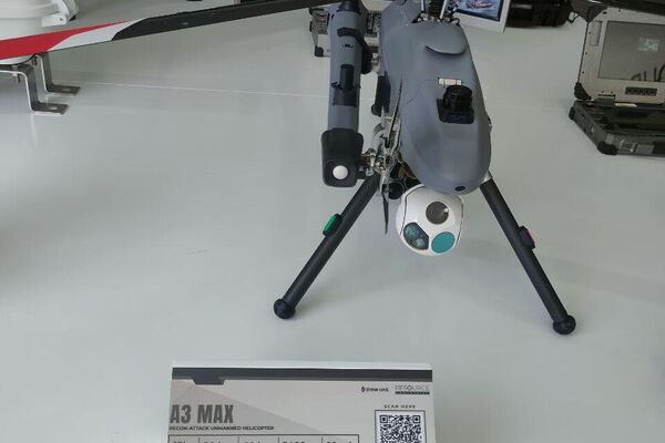 الجناح الإماراتي يعرض طائرات مسيرة وتقنيات وأسلحة روبوتية في اليوم الـ 4 لـ&quot;آيدكس ونافدكس 2023&quot; - سبوتنيك عربي