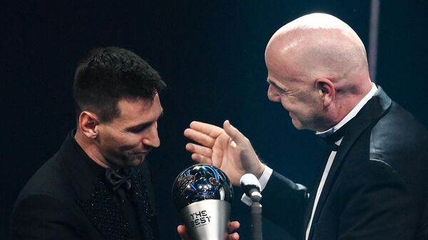 ميسي يتوج بجائزة الفيفا لأفضل لاعب في العالم 2022، 27 فبراير 2022 - سبوتنيك عربي