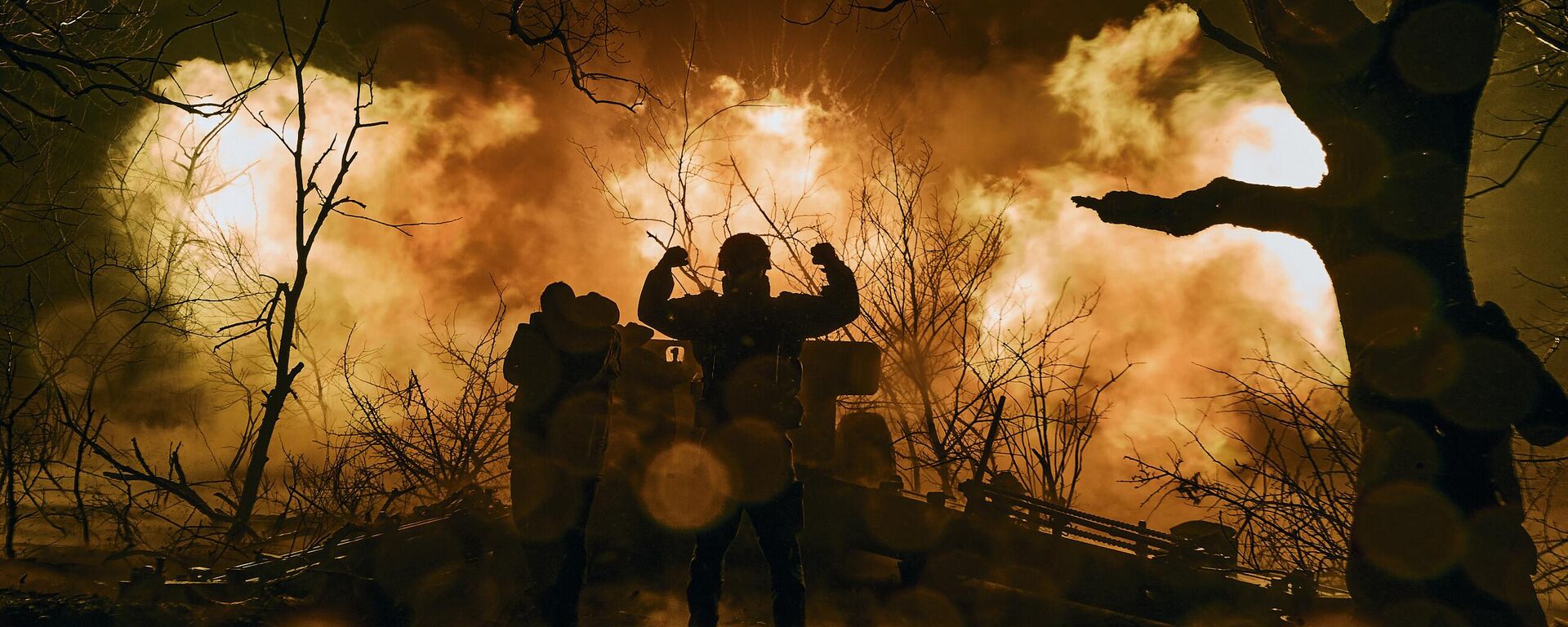  جنود أوكرانيون يطلقون نيران المدفعية على مواقع روسية بالقرب من باخموت في منطقة دونيتسك، 20 نوفمبر 2022.  - سبوتنيك عربي, 1920, 17.03.2023