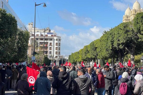  جبهة الخلاص الوطني تتظاهر في العاصمة التونسية تنديدا بالاعتقالات الأخيرة - سبوتنيك عربي
