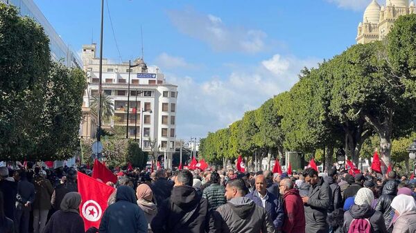     جبهة الإنقاذ الوطني تتظاهر في العاصمة التونسية للتنديد بالاعتقالات الأخيرة - وطن نيوز عربي