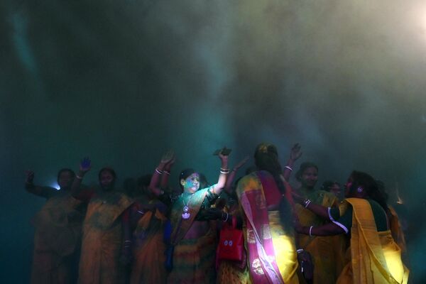 مراسم الاحتفال بـهولي، مهرجان الربيع للألوان، في كلكتا، الهند 5 مارس 2023. - سبوتنيك عربي