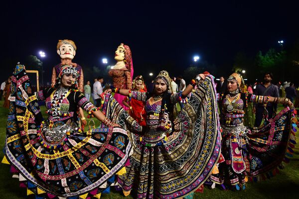 مراسم الاحتفال بـهولي، مهرجان الربيع للألوان، في أحمد آباد، الهند 5 مارس 2023. - سبوتنيك عربي